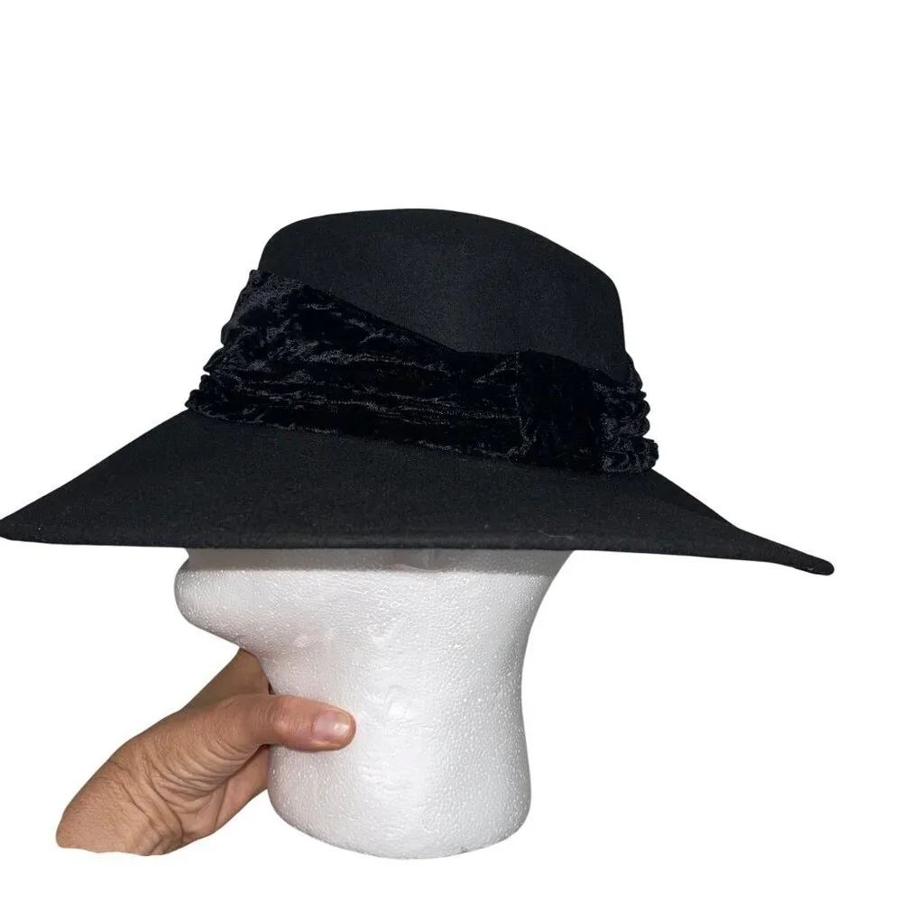 Vintage Womens Hat Size Medium Black Velvet Band Wool Italy
